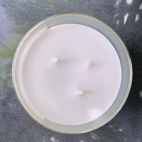 Bath & body Works Winter three-wick Candle - Picture 5 of 6